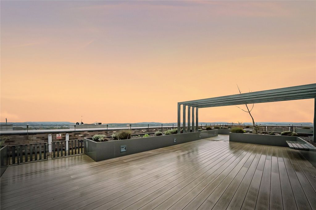 Property photo 2 of 17 Rooftop Gardens