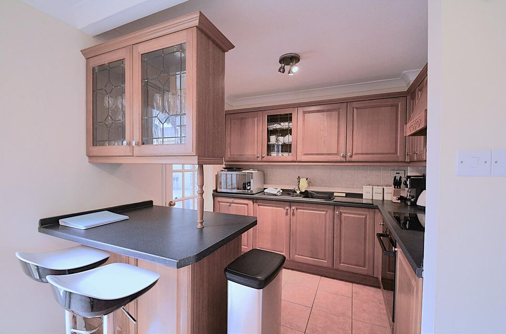 Property photo 2 of 11 Kitchen