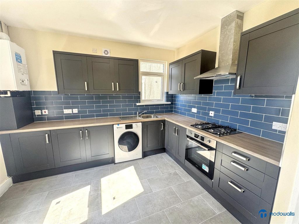 Property photo 1 of 26 24A Barking Road E6 3Bp (1).Jpg