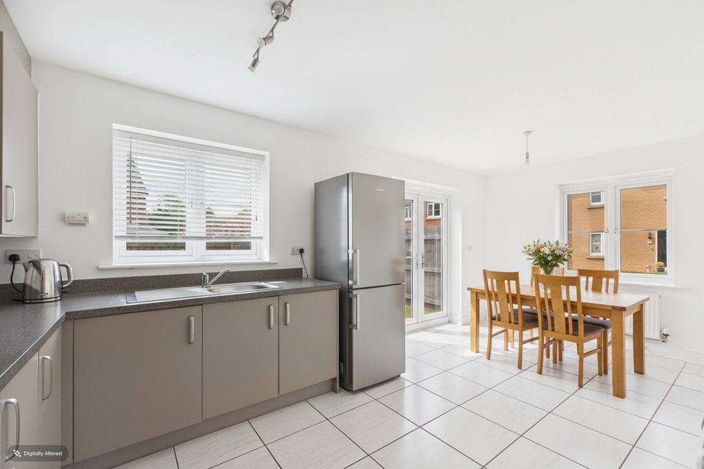 Property photo 2 of 39