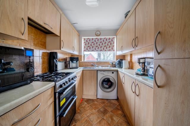 Property photo 3 of 19 Kitchen