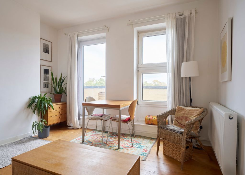 Property photo 3 of 11 Halkett House, E2