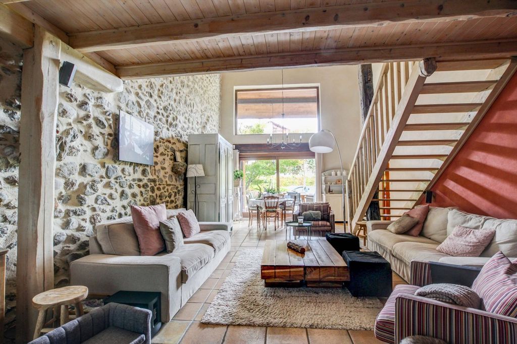 Property photo 1 of 21 Renovated 8-Room Farm For Sale - Prévessin-Moëns