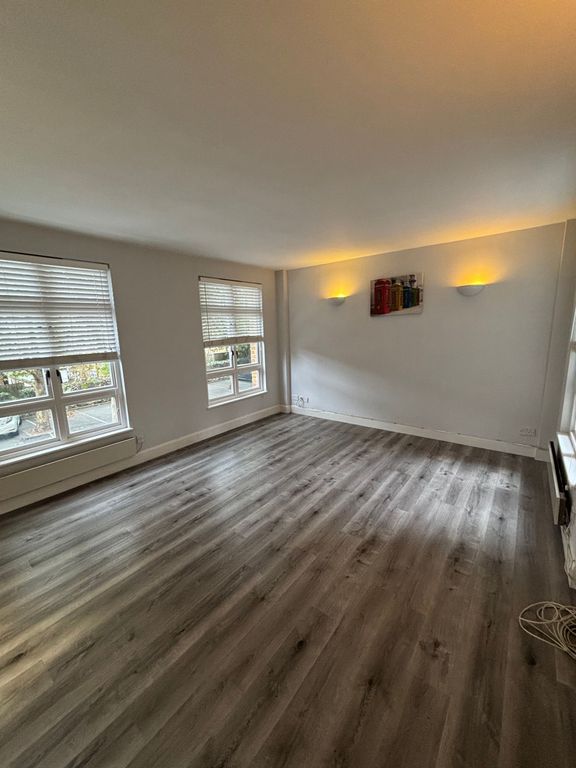 Property photo 2 of 11 Living Room