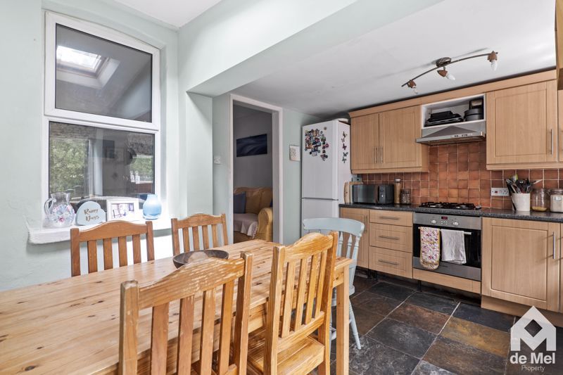 Property photo 3 of 11 Photo 6