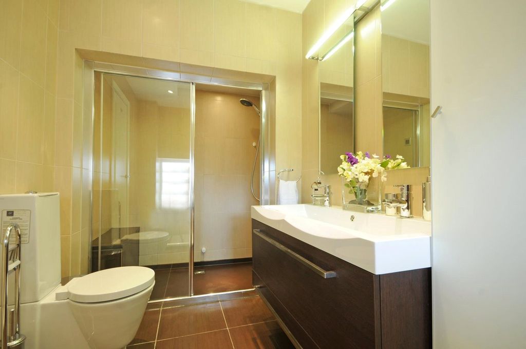 Property photo 3 of 14 Bathroom 3
