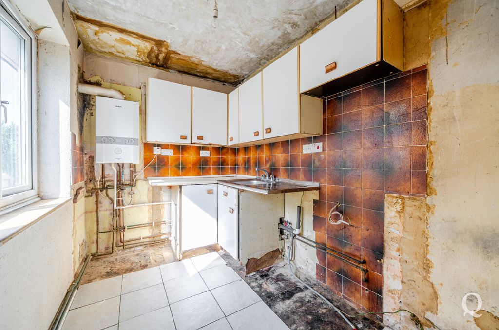 Property photo 2 of 15 c0394Bfe-492F-46d...