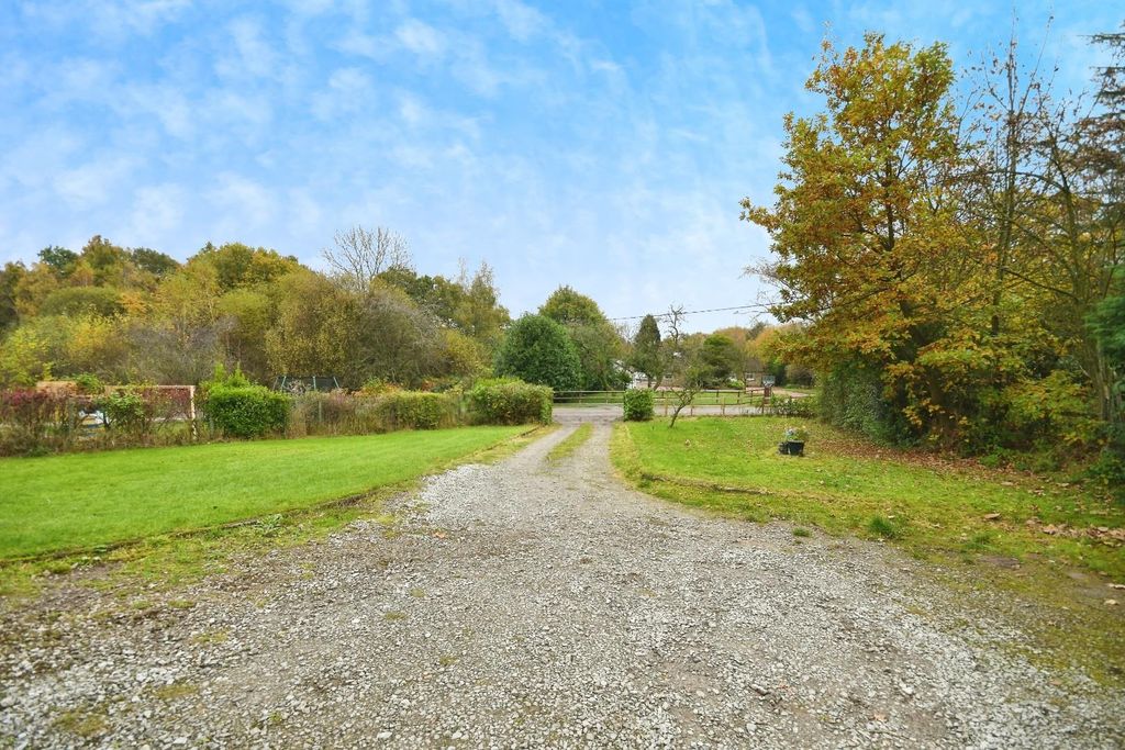 Property photo 2 of 24 Driveway.Jpg