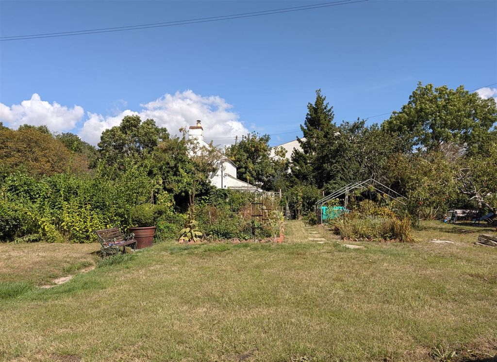 Property photo 3 of 11