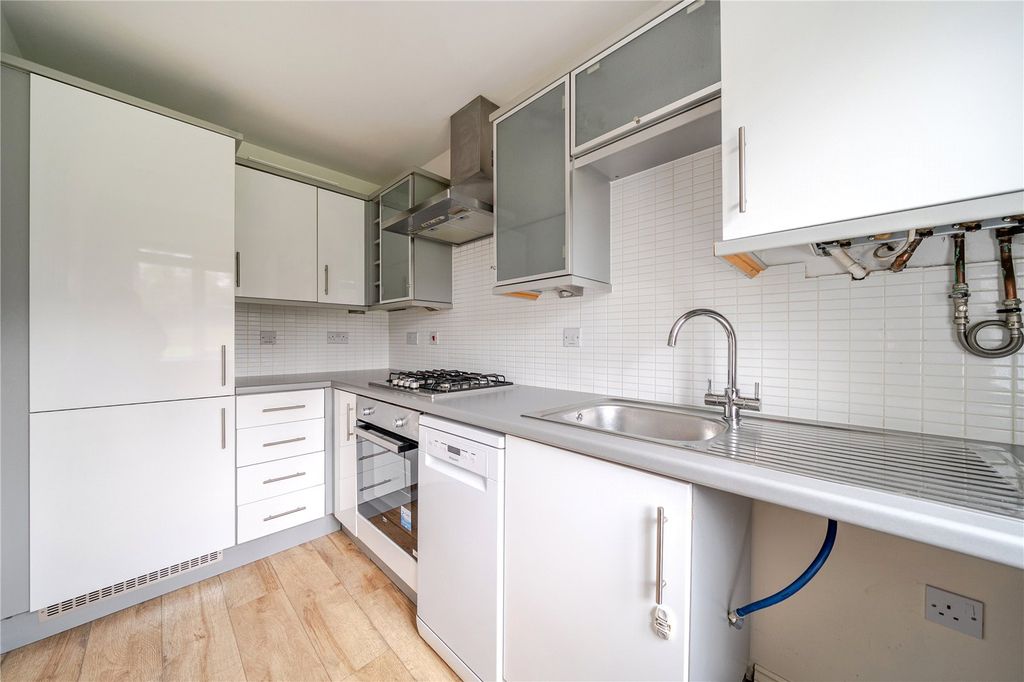 Property photo 2 of 22 Picture No. 17