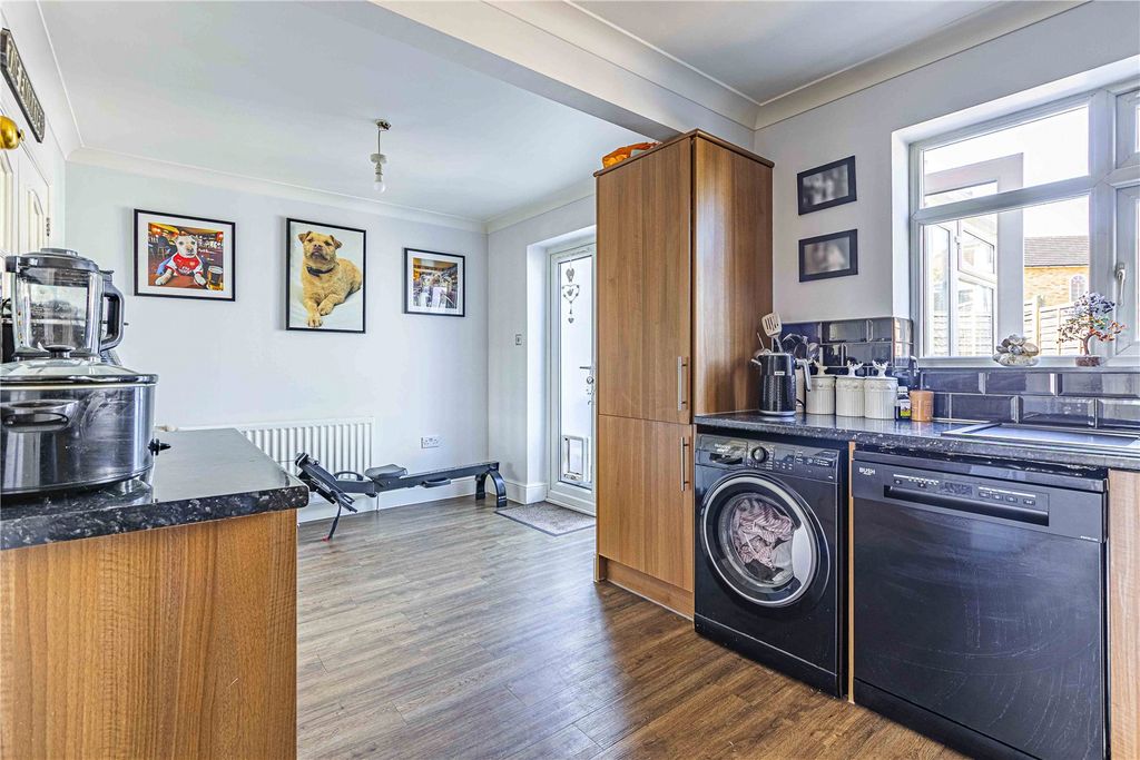 Property photo 3 of 19 Picture No. 16