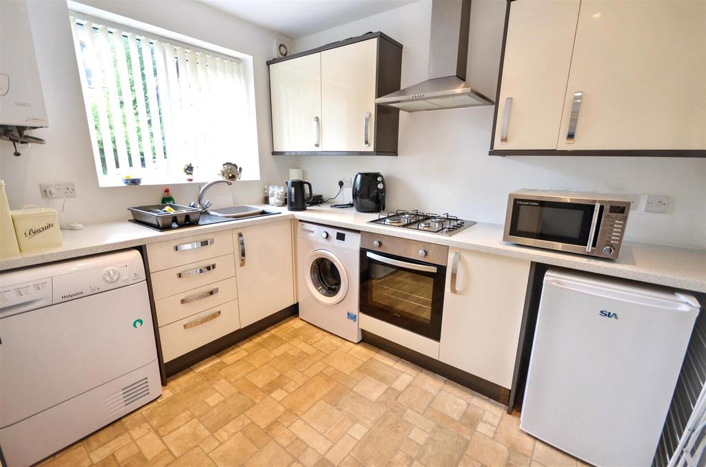 Property photo 2 of 12 Kitchen