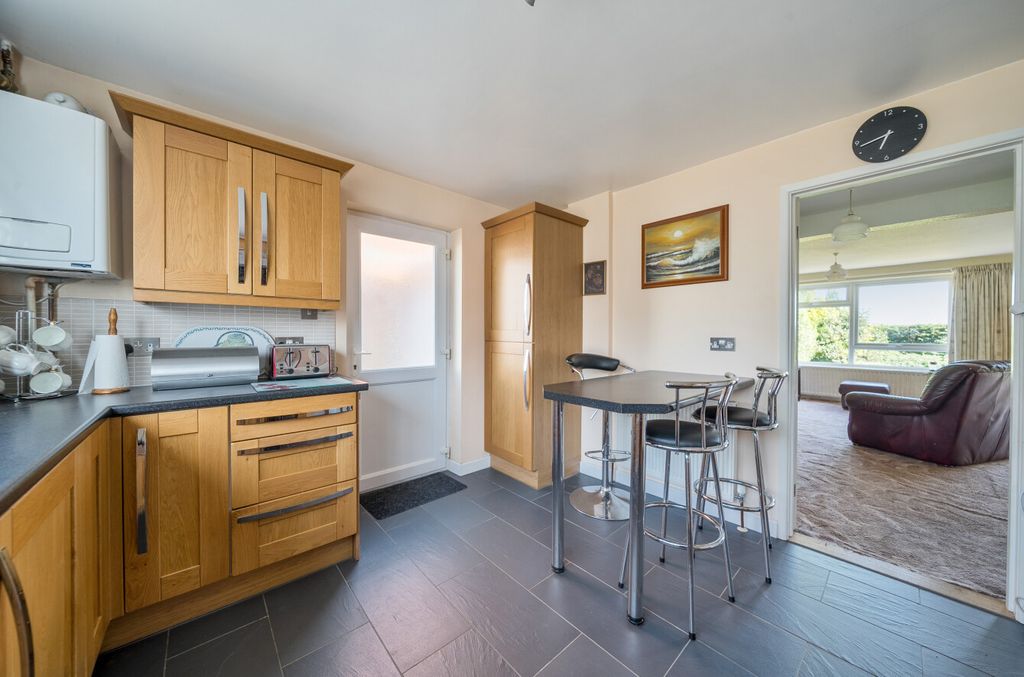 Property photo 3 of 12 1330127-13-6883Ba...