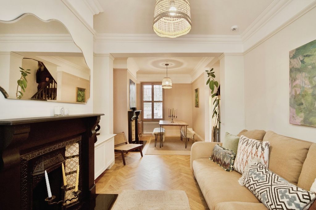 Property photo 3 of 27 Pbox-Img.Jpg