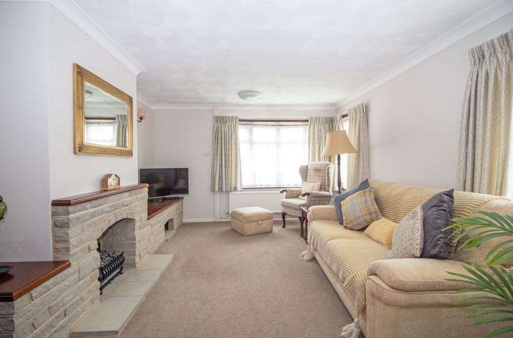 Property photo 2 of 20