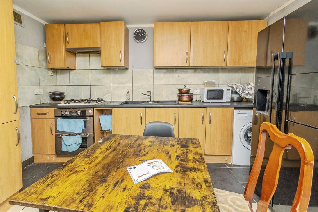 Property photo 3 of 19