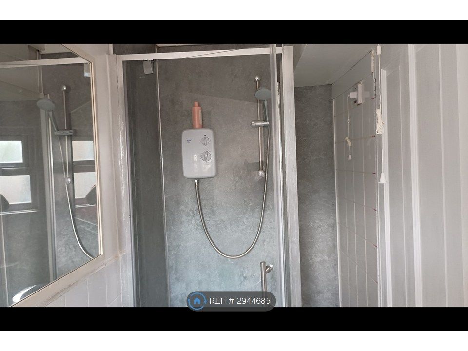Property photo 1 of 16 Shower Room