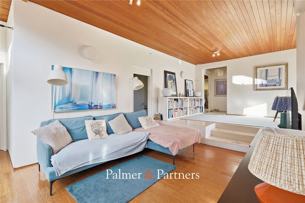 Property photo 2 of 40 Picture No. 22