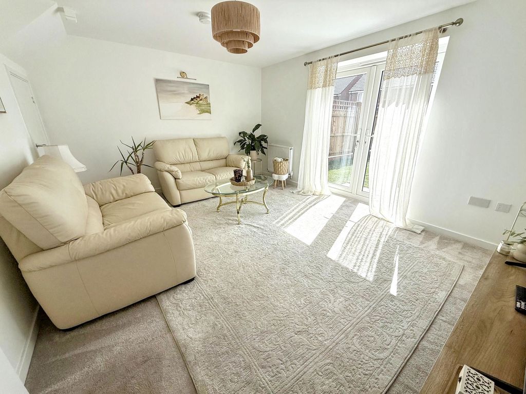 Property photo 2 of 21