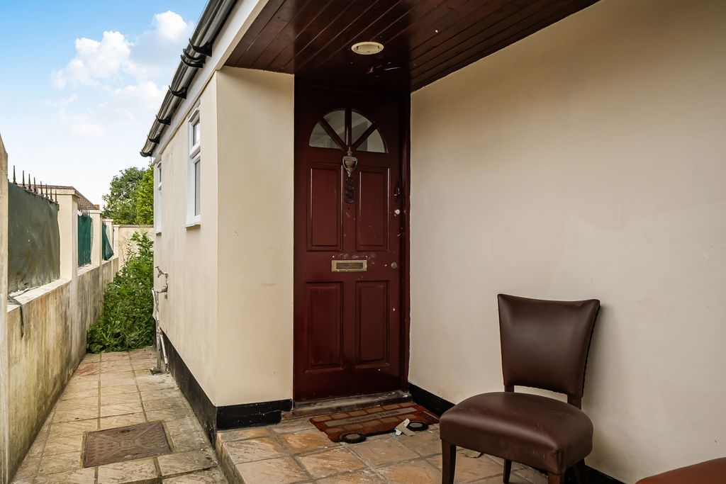 Property photo 2 of 22