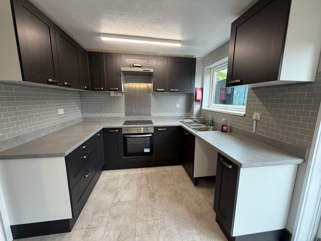 Property photo 1 of 9 Kitchen