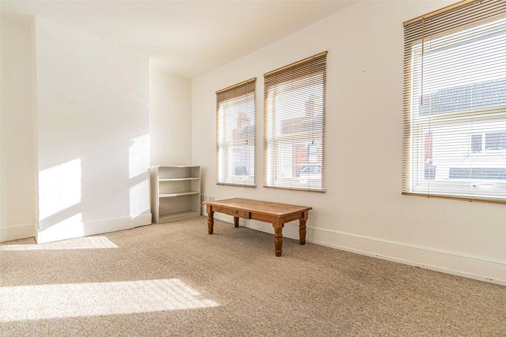 Property photo 2 of 12 Picture No. 17