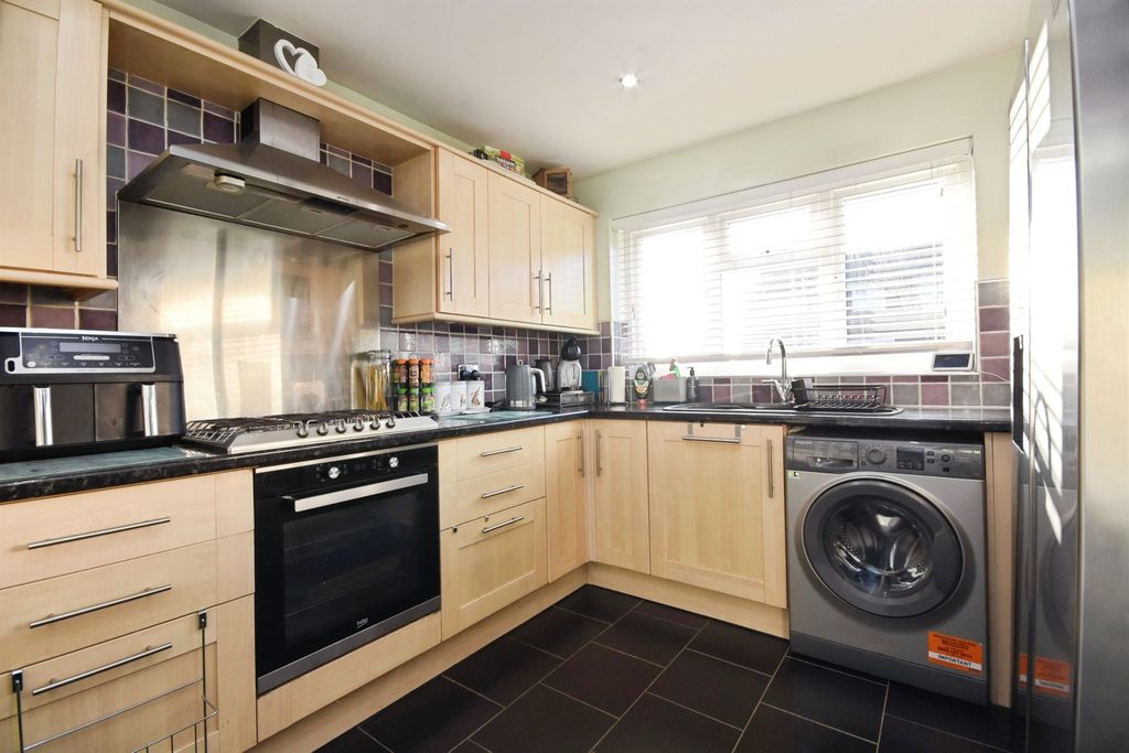 Property photo 3 of 15 Kitchen