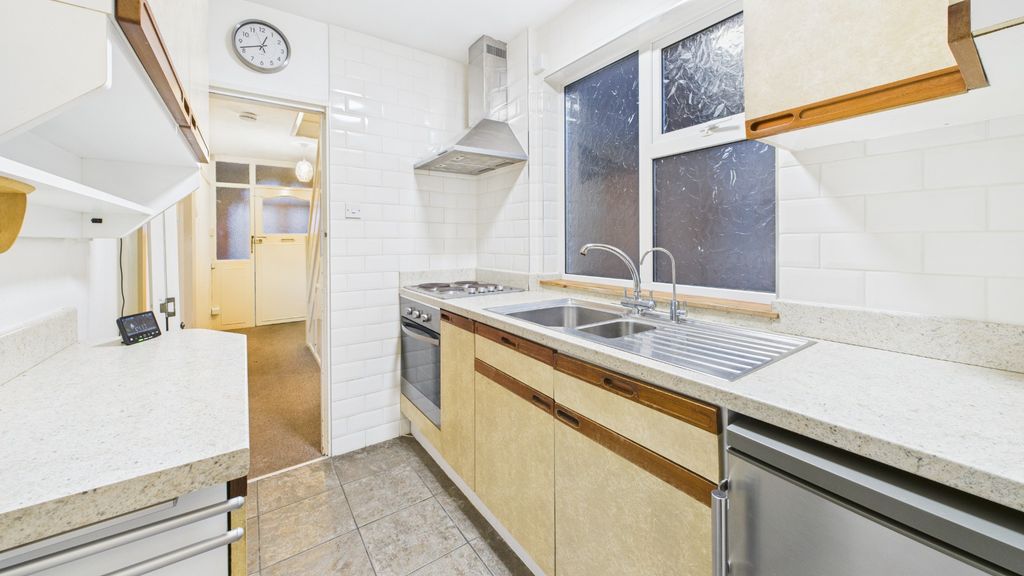 Property photo 2 of 18 1557843