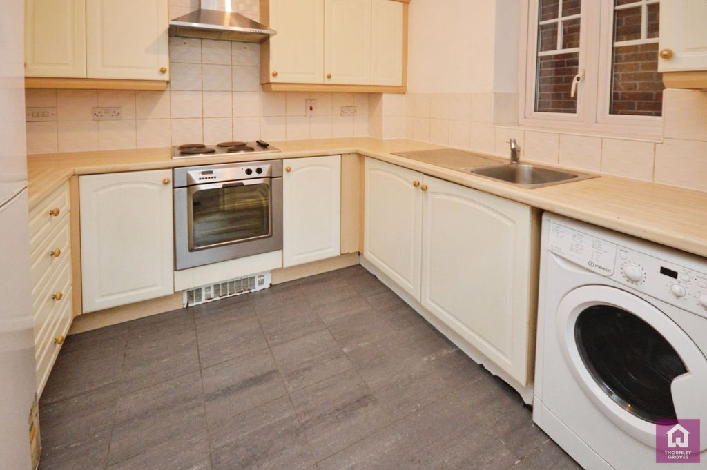 Property photo 3 of 7 Kitchen