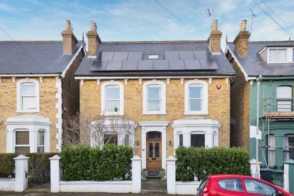 Property photo 1 of 32 Picture 1