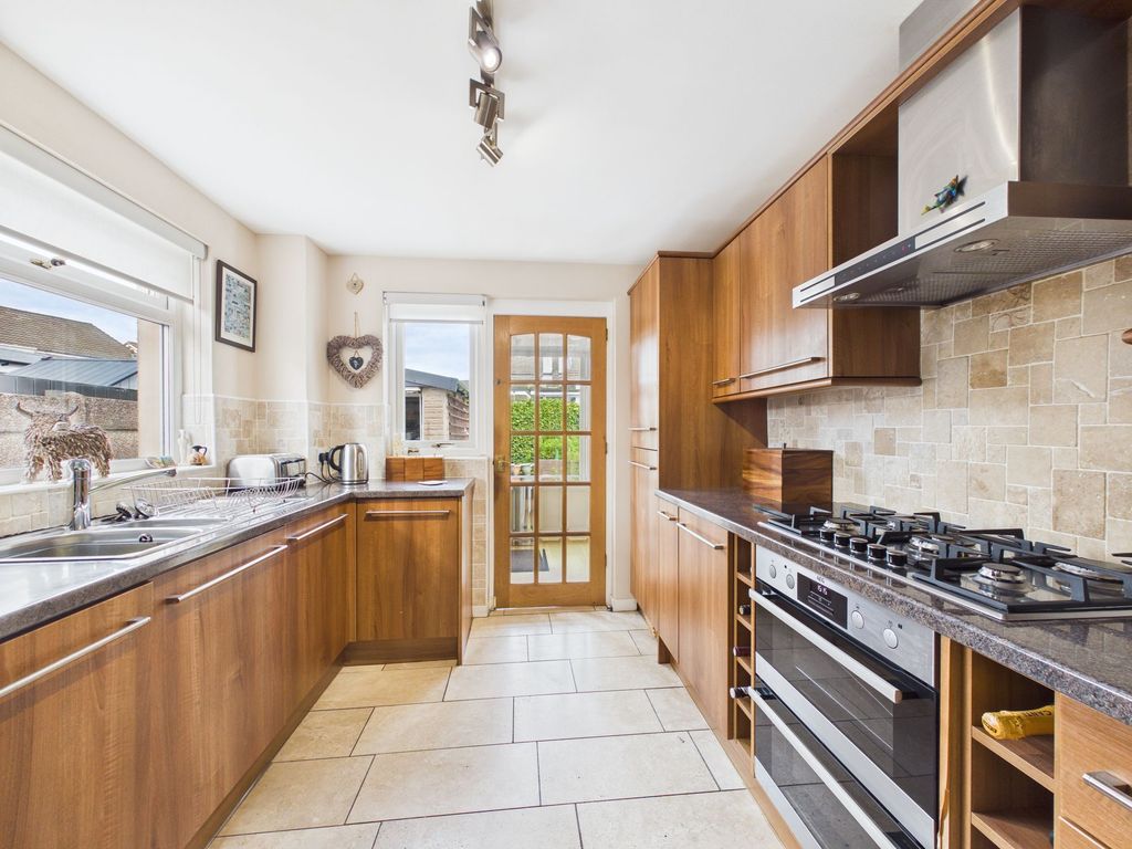 Property photo 3 of 19 Kitchen