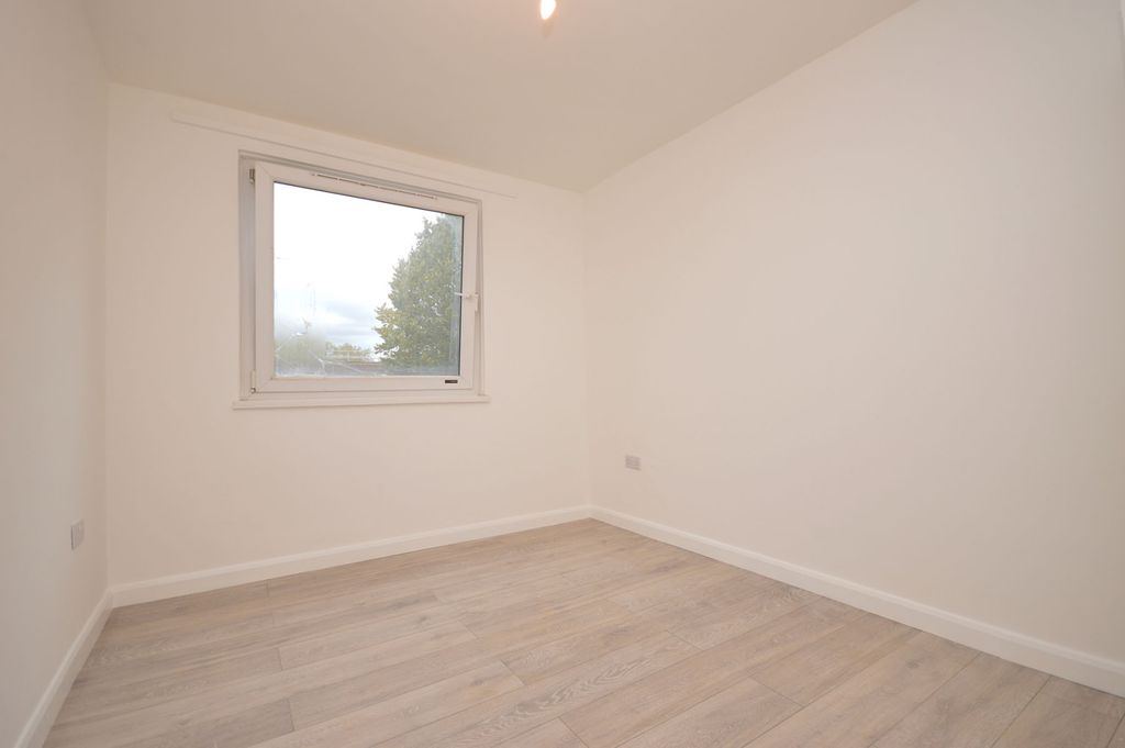 Property photo 2 of 6 Gallery