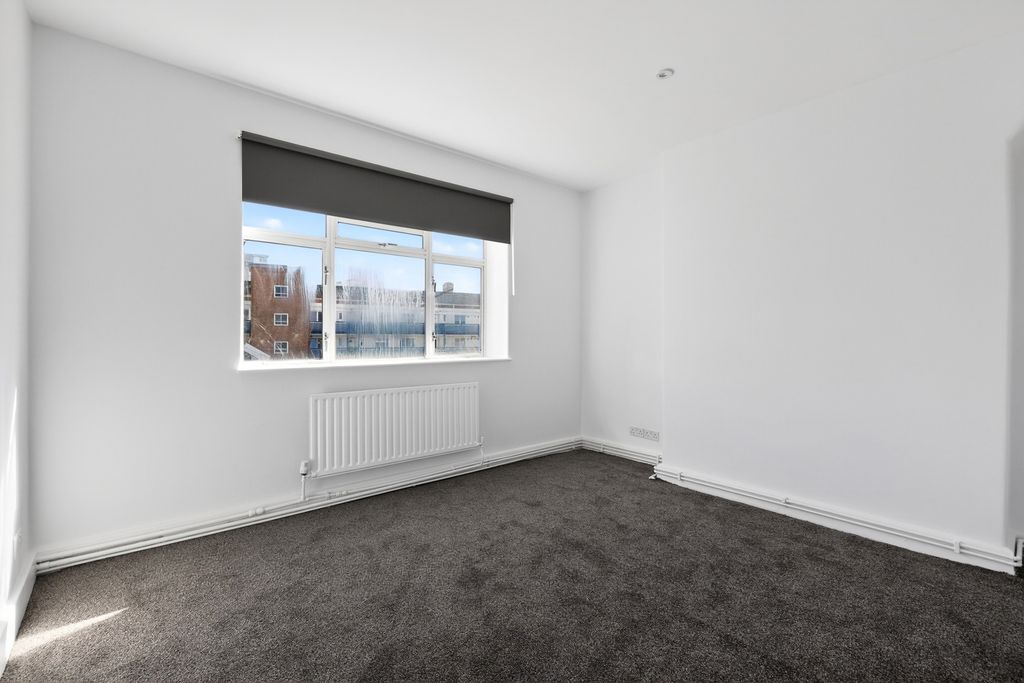 Property photo 2 of 20 Reception Room