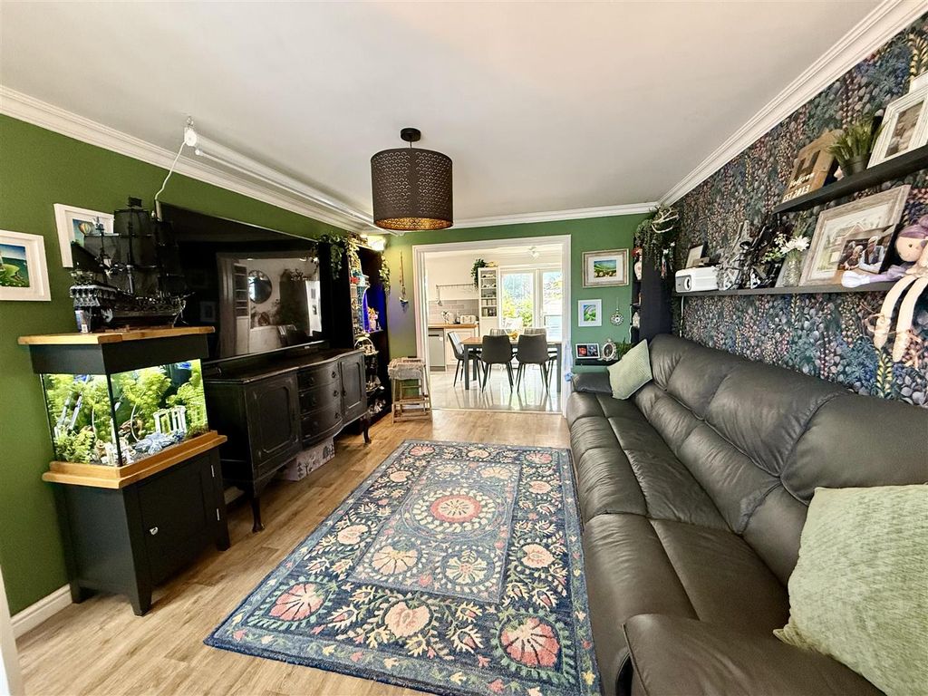 Property photo 2 of 24 Lounge