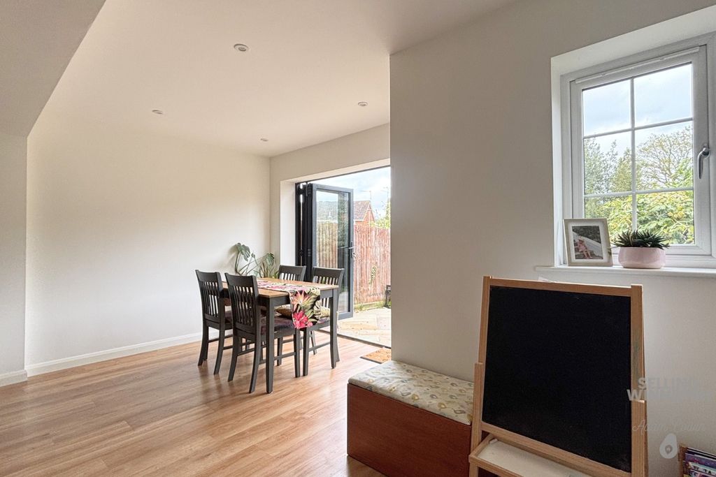 Property photo 3 of 14 4905314