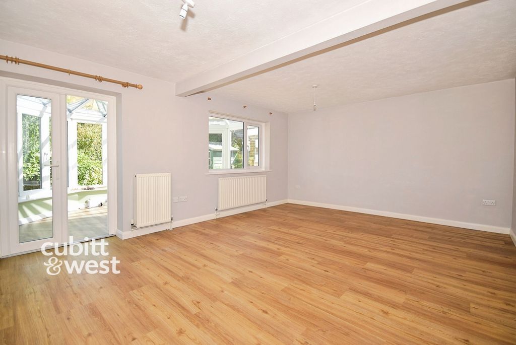 Property photo 3 of 13 d1E423E1-Dsc_4463