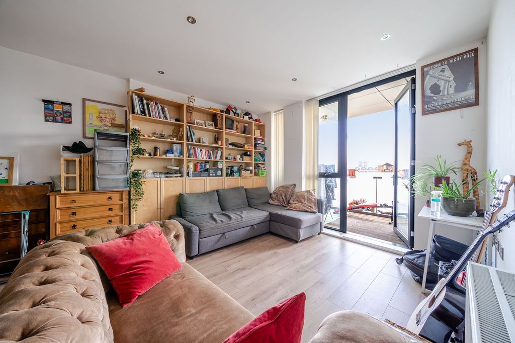 Property photo 2 of 20