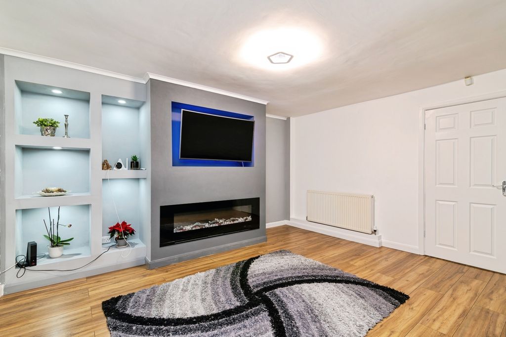 Property photo 2 of 17 Photo