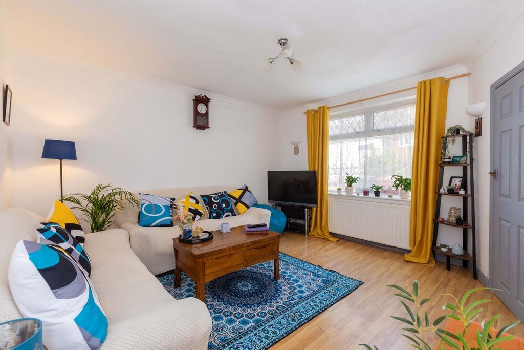 Property photo 2 of 11