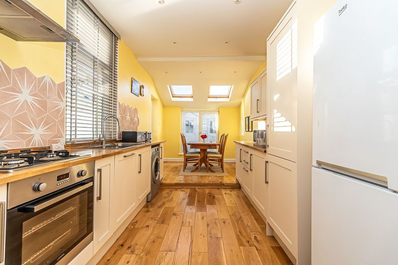 Property photo 3 of 18 .