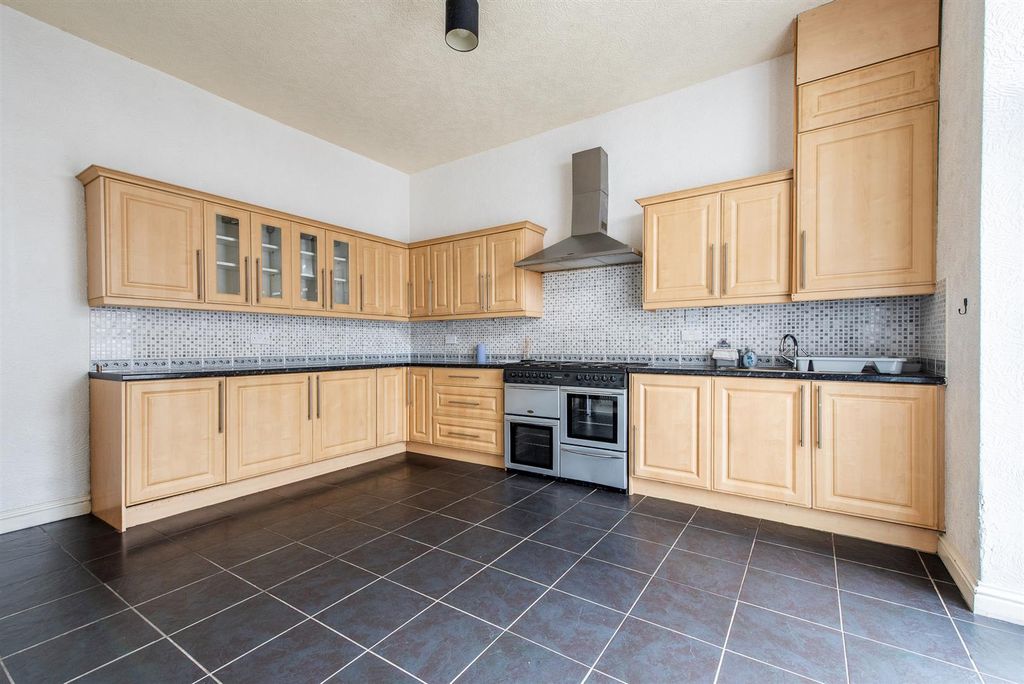 Property photo 3 of 19 Kitchen/Diner