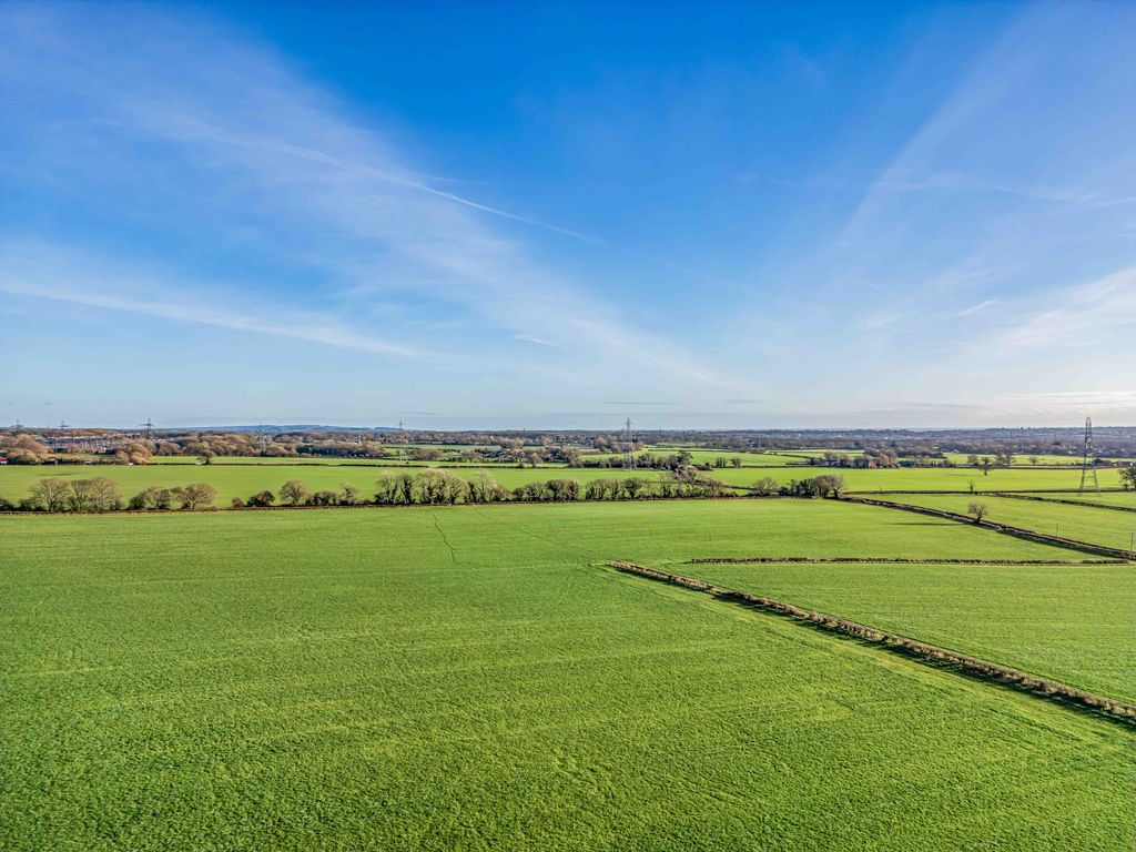 Property photo 2 of 39