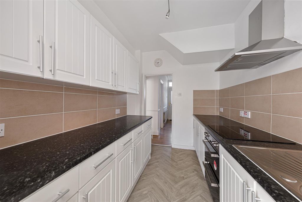 Property photo 3 of 40 Rowden Road, E17