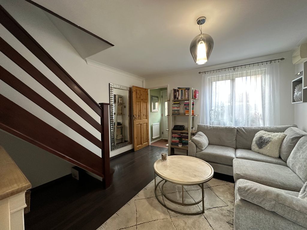 Property photo 3 of 15 Lounge