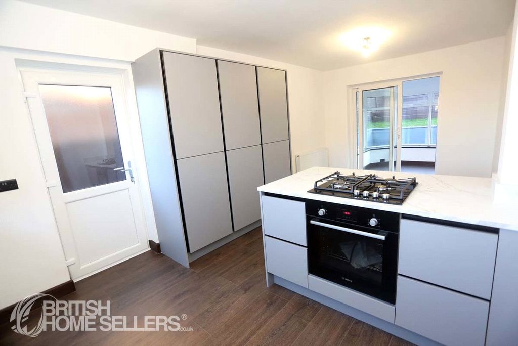 Property photo 3 of 18 Picture No. 14