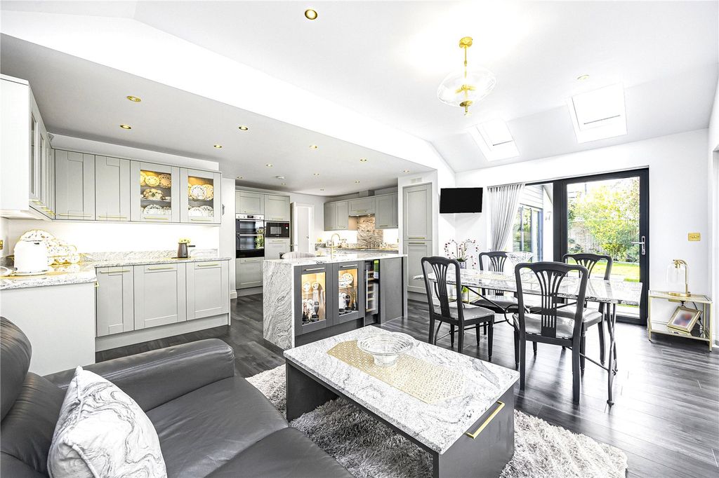 Property photo 2 of 24 Picture No. 39