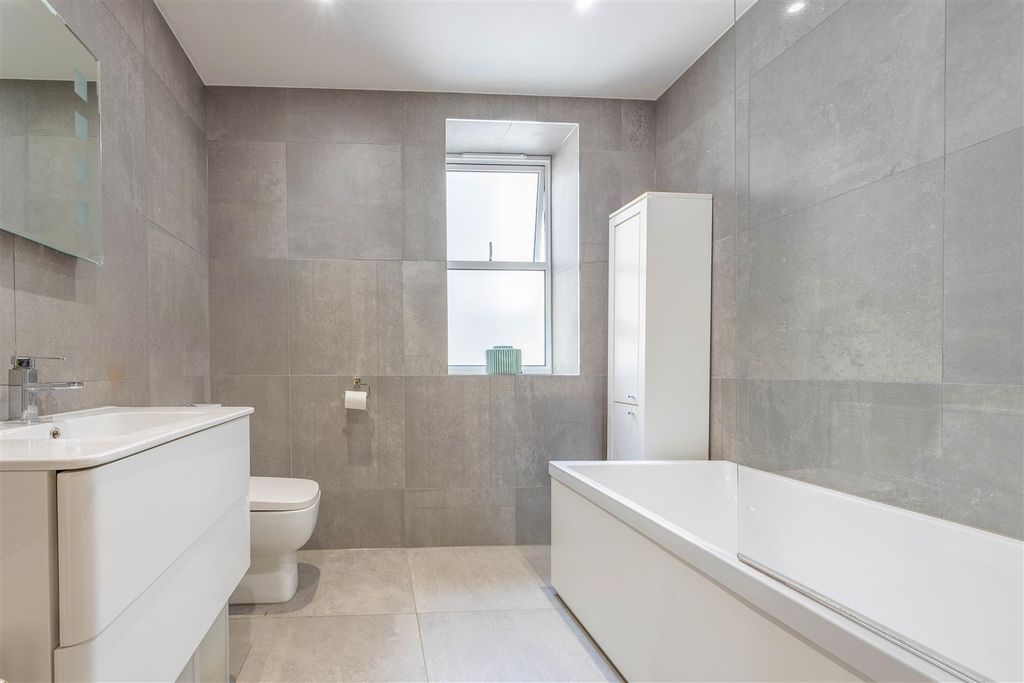 Property photo 3 of 13 Bathroom
