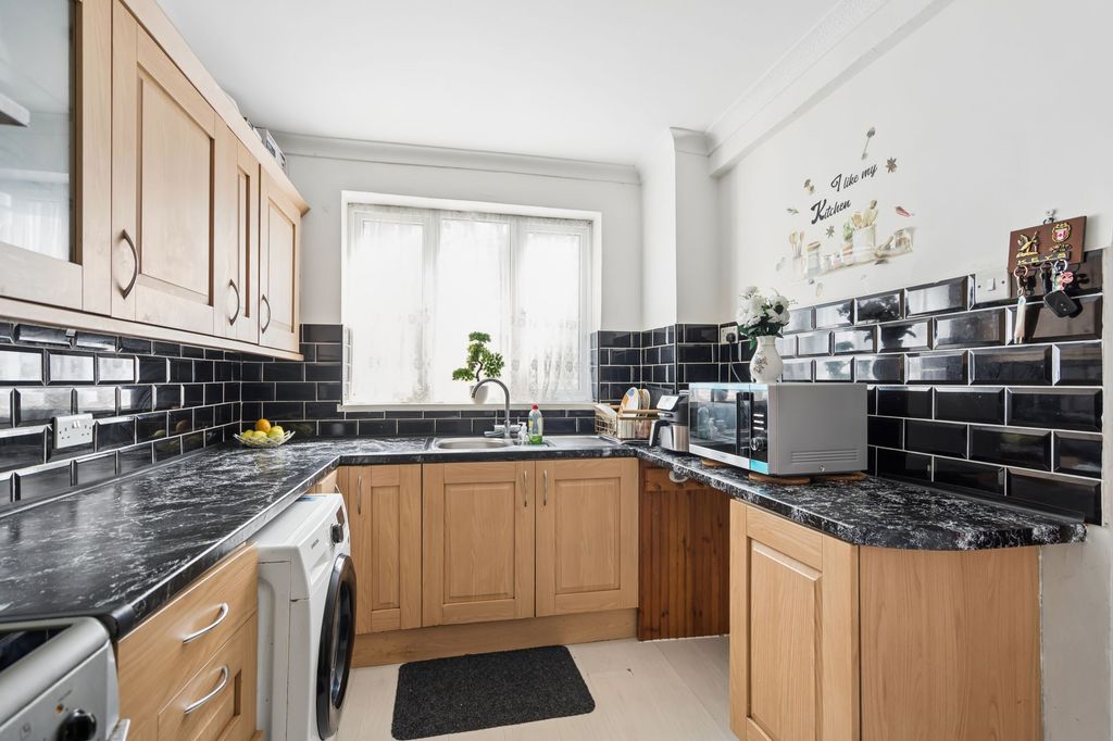 Property photo 3 of 16 Kitchen