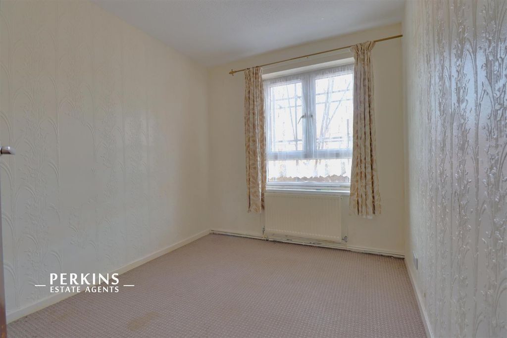 Property photo 3 of 8 Bed 3.Jpg