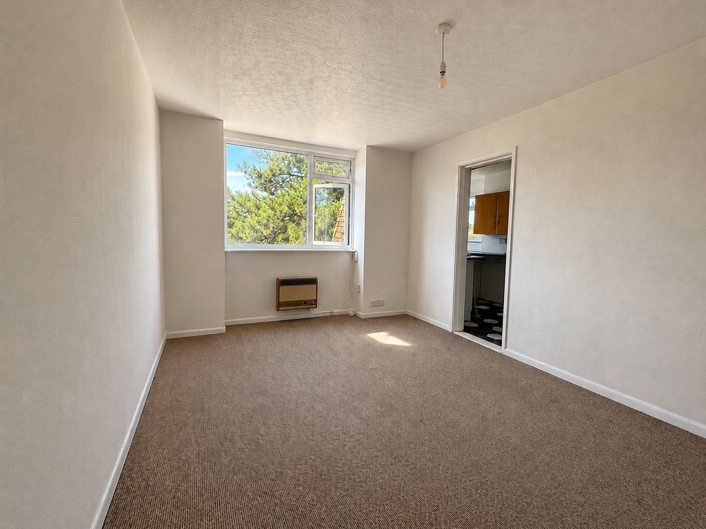 Property photo 3 of 7 Picture No. 25